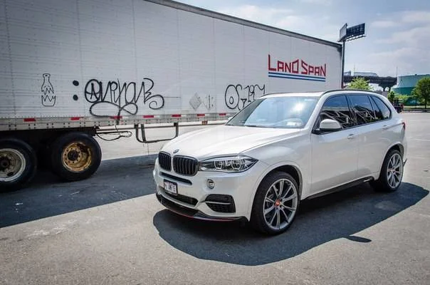 картинка Юбка переднего бампер для BMW X5 F15 в авто м-пакет магазин  StreetTuning 
