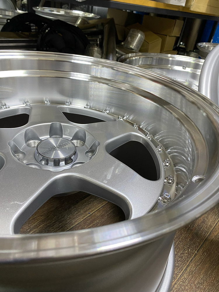 картинка Разноширокие диски Rotifrom R17 J9/j10 ET15/10 4X100/114.3 серебро от магазина  StreetTuning