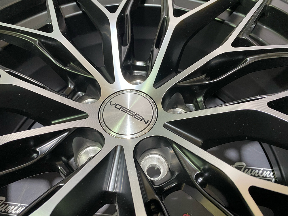 картинка Новые диски Vossen Flow Forming R18 J8 ET35 5X108 Black от магазина  StreetTuning