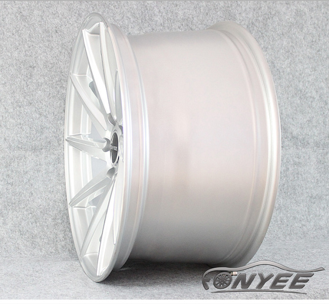 картинка Новые диски Vossen CVT-R Replica R18 5X112 ET42 J9,5 серебро магазин  StreetTuning 
