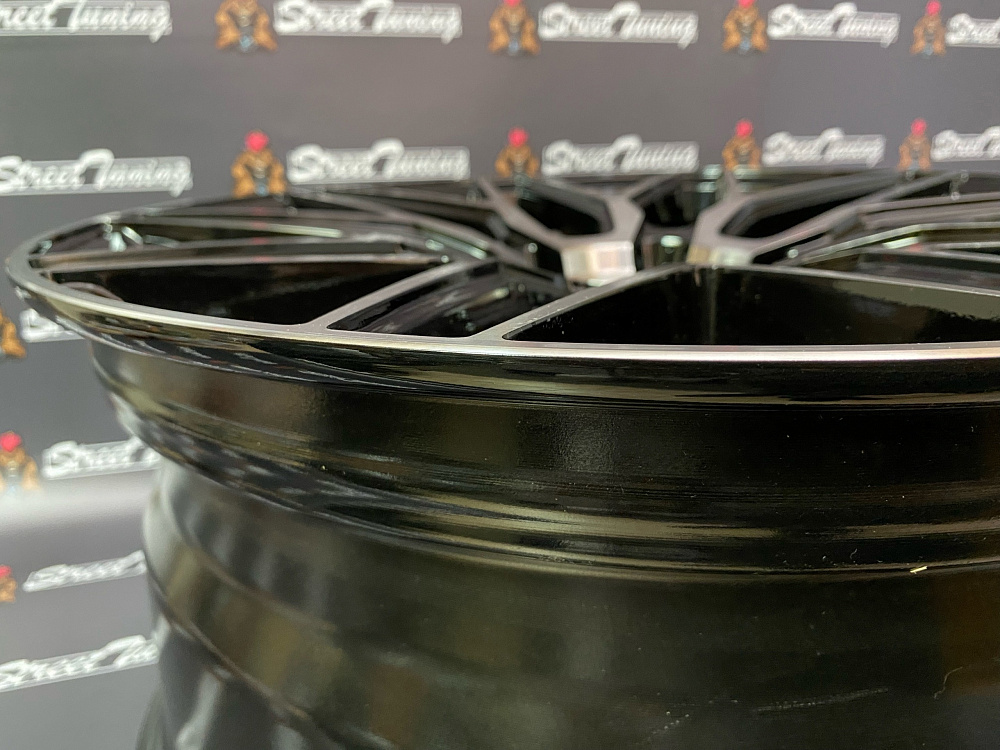 картинка Новые диски Vossen HF-2 R18 J8.5 ET35 5x114.3 Black+Silver от магазина  StreetTuning