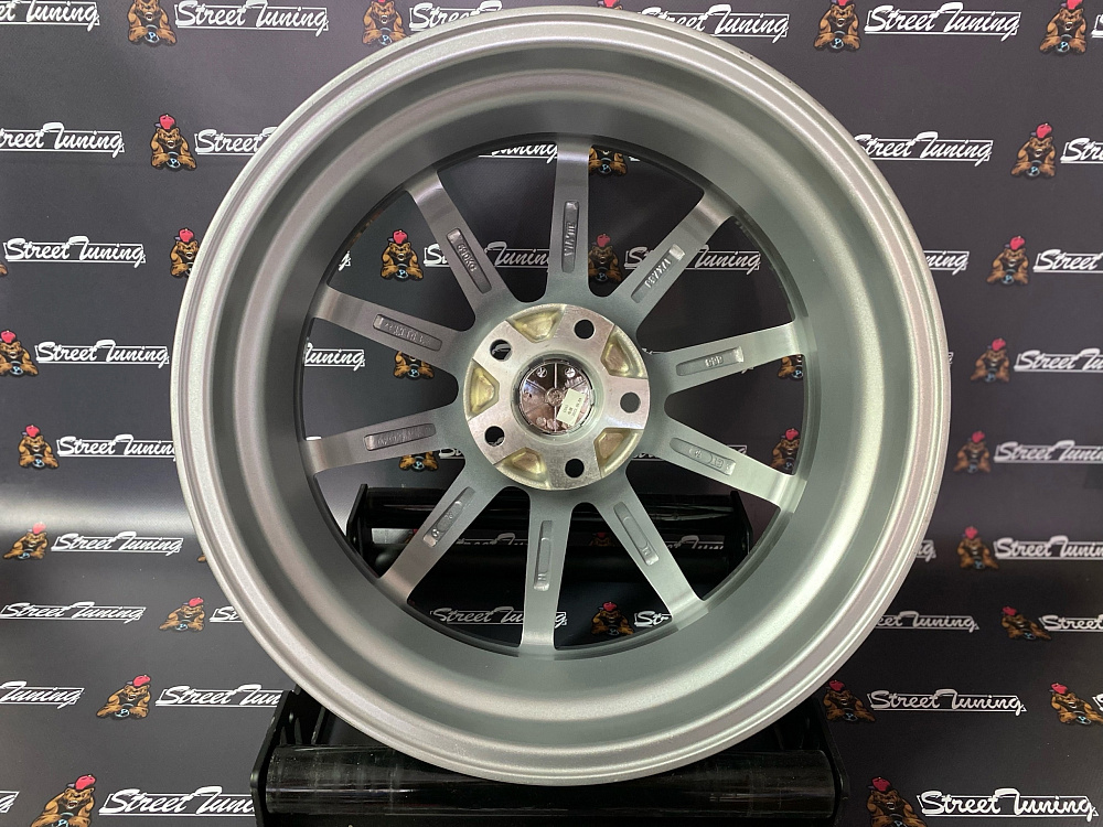 картинка Новые диски Vossen VFS1 R17 J7.5 ET30 5x114.3 Silver от магазина  StreetTuning