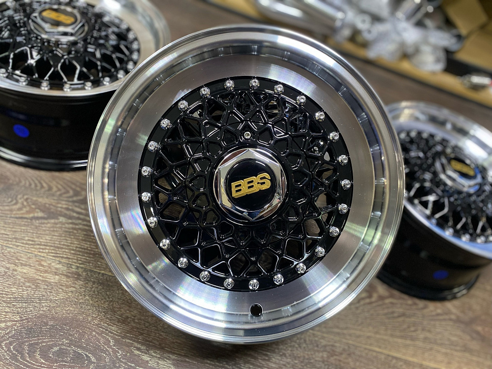 картинка Новые диски BBS RS R14 J6,5 ET25 4x100/4x114.3 черные с серебром от магазина  StreetTuning