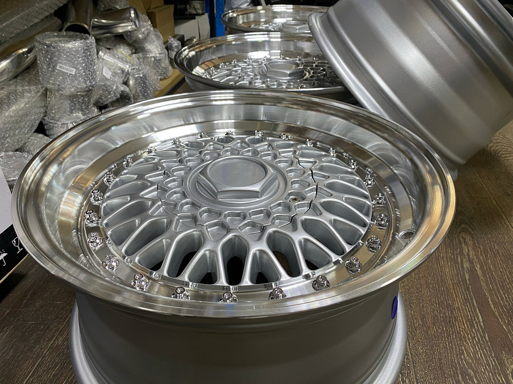 картинка Новые диски BBS RS R15 J7 ET25 4x100/114.3 серебро от магазина  StreetTuning