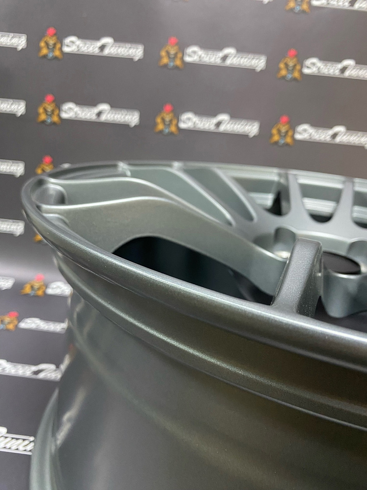 картинка Новые диски RAYS Gram Lights 57 Xtreme R18 J8.5 ET33 5x114.3 Gunmetal от магазина  StreetTuning