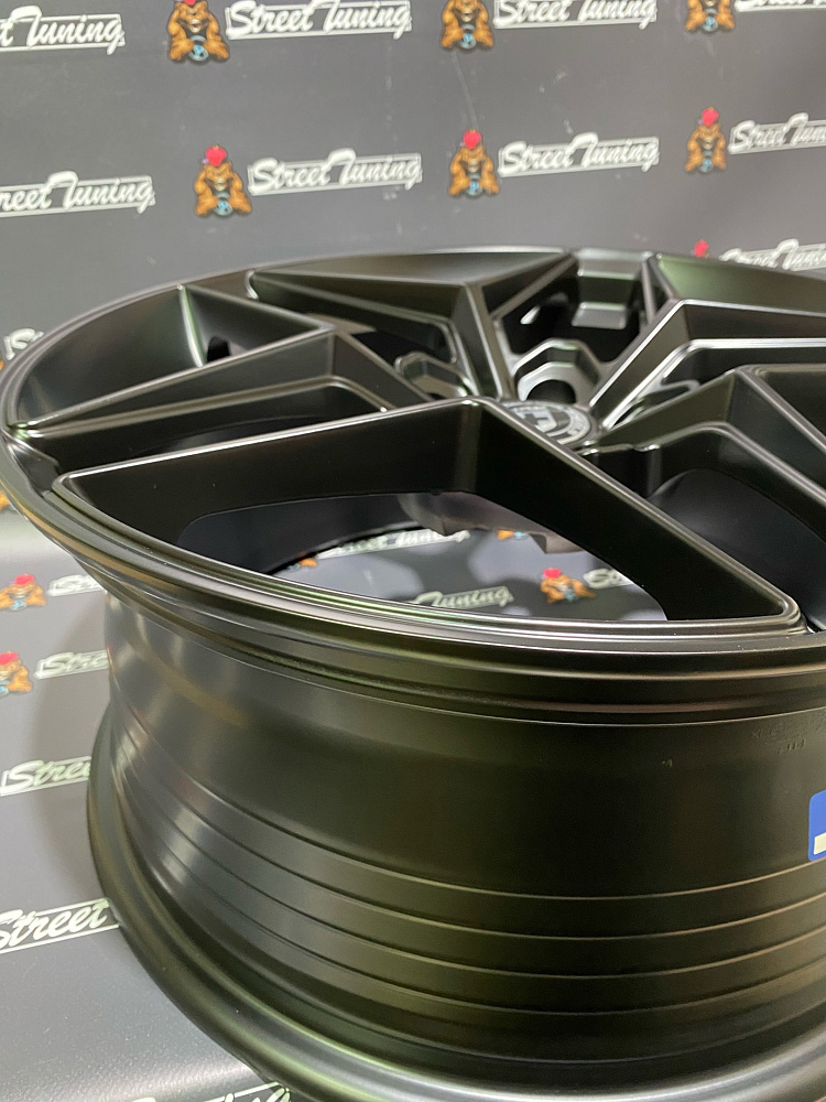 картинка Новые диски HRE FF11 Flow Forming R18 J8 ET35 5X108, Black Mat от магазина  StreetTuning