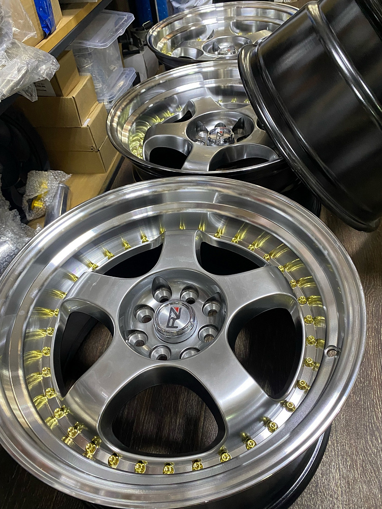 картинка Новые диски SSR SP1 R17 J9 ET20 4X100/4x114.3, Hyper Black от магазина  StreetTuning