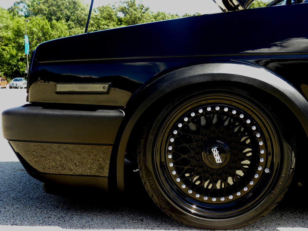 картинка Новые диски BBS RS R18 5X120/5X112 ET40 J8 черный мат + серебристые болтики от магазина  StreetTuning