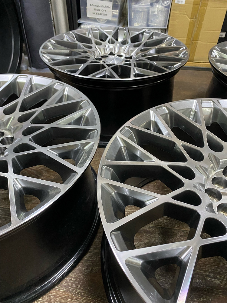 картинка Новые диски Rotiform BLQ Style R18 J8.5 ET35 5x100/5x114.3 от магазина  StreetTuning