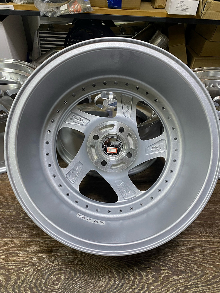 картинка Новые диски Rotiform TMB Flat R16 J8 ET25 4X100 серебро + полированная полка от магазина  StreetTuning