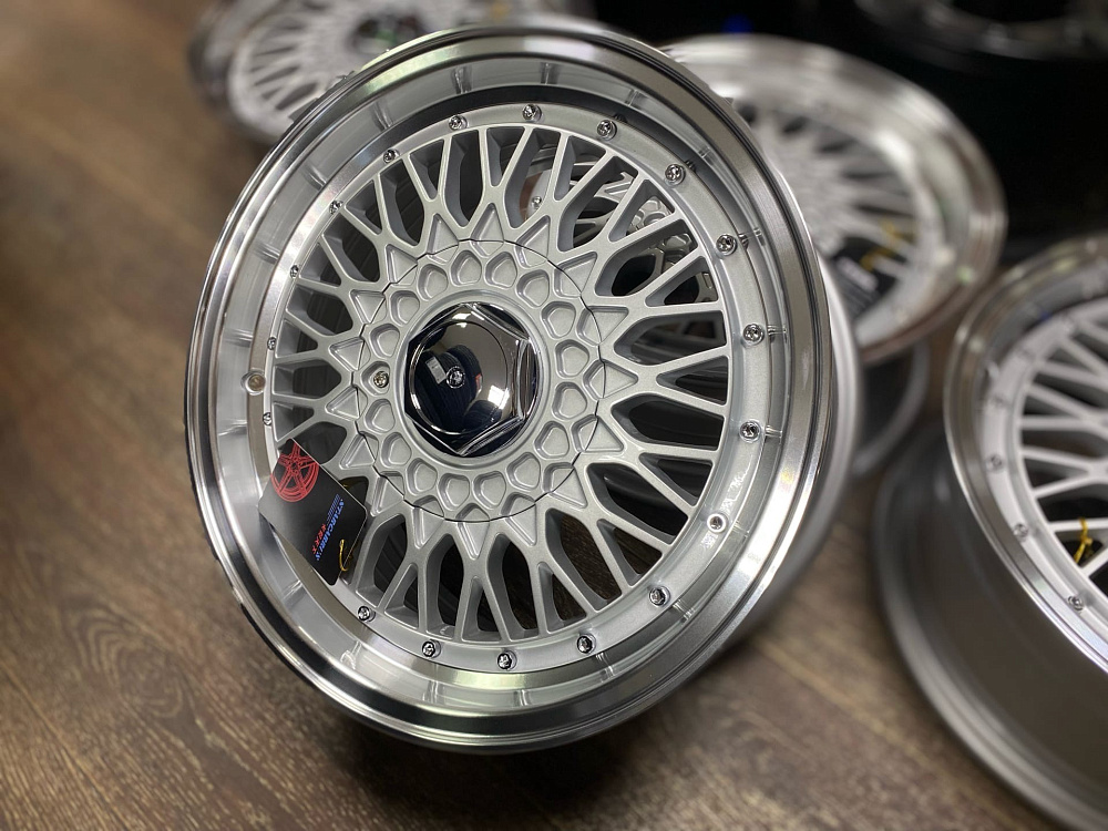 картинка Новые диски BBS RS R15 J6,5 ET35 5x100 цо 73.1 от магазина  StreetTuning