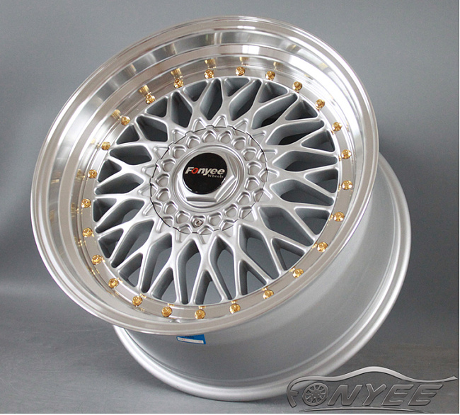 картинка Новые диски BBS RS R17 5X100/4X100 ET25 J7,5 серебро + золотистые болтики магазин  StreetTuning 