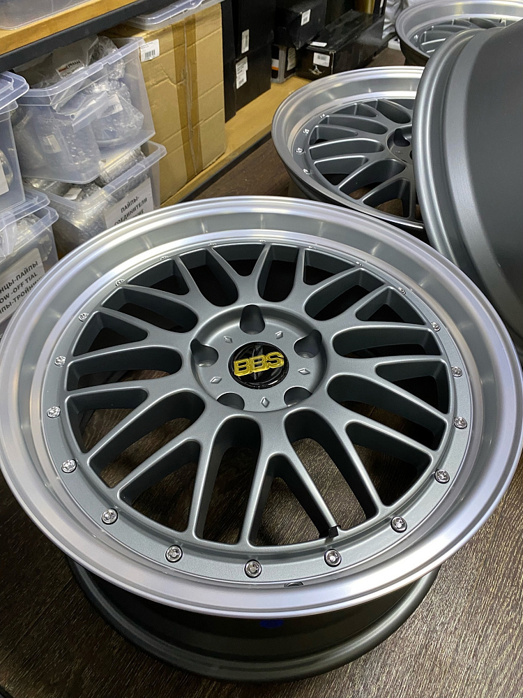 картинка Новые диски BBS LM R19 J8.5 ET35 5x120 Gunmetal от магазина  StreetTuning
