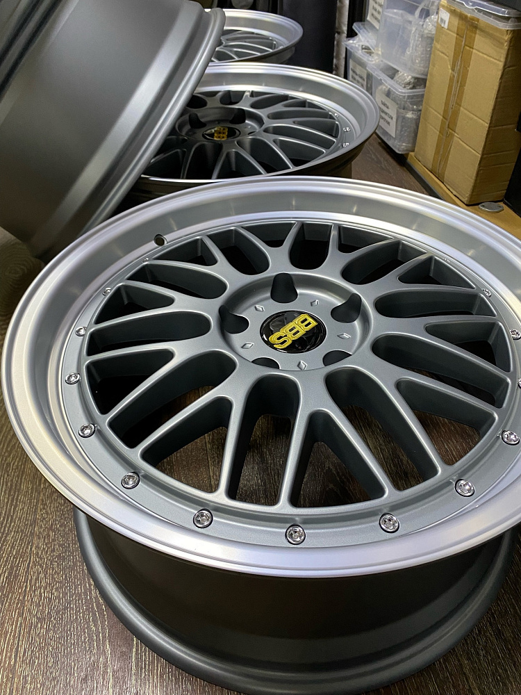 картинка Новые диски BBS LM R19 J8.5 ET35 5x120 Gunmetal от магазина  StreetTuning