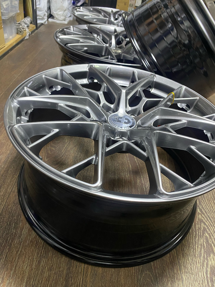 картинка Новые HRE FF10 R18 J8 ET38 5x114,3 Hyper Black от магазина  StreetTuning