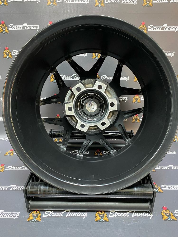 картинка Новые диски FUEL 7046 R17 J9 ET(0) 6x139.7 Black + Silver цо 110.1 от магазина  StreetTuning