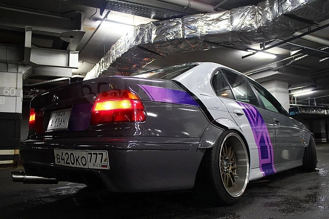 картинка Задний бампер "м" для BMW 5 E39 съемные молдинги магазин  StreetTuning 