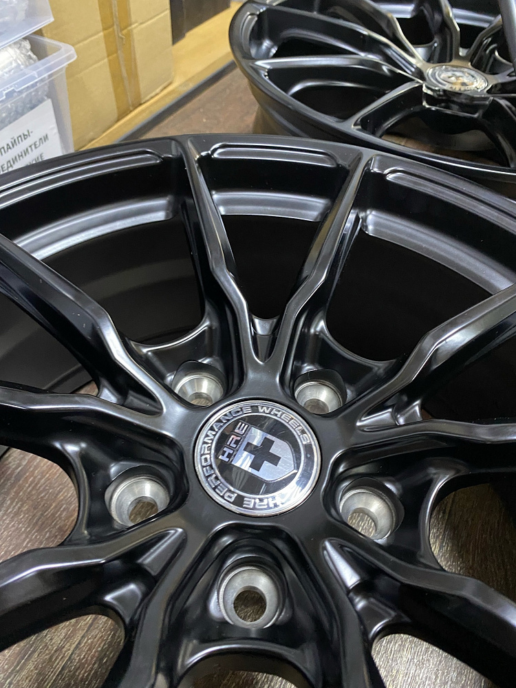 картинка Новые диски HRE R17 J7.5 ET35 5x114.3 Black Mat от магазина  StreetTuning