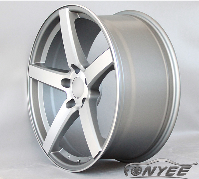 картинка Новые диски Vossen CV3 Replica R18 5X114,3 ET35 J8,5 серый мат + серебро магазин  StreetTuning 