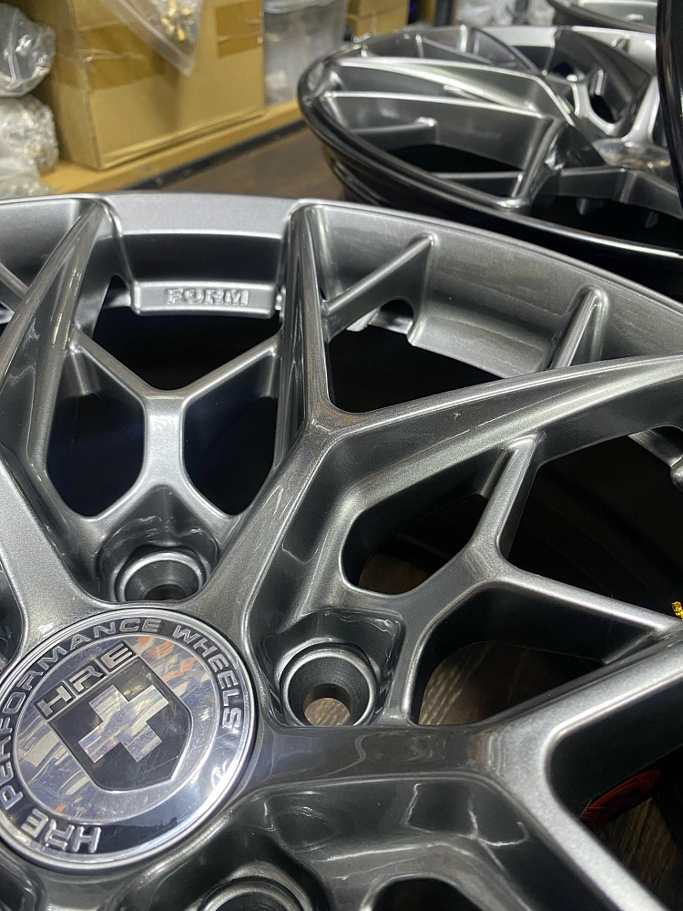 картинка Новые HRE FF10 R18 J8 ET38 5x114,3 Hyper Black от магазина  StreetTuning