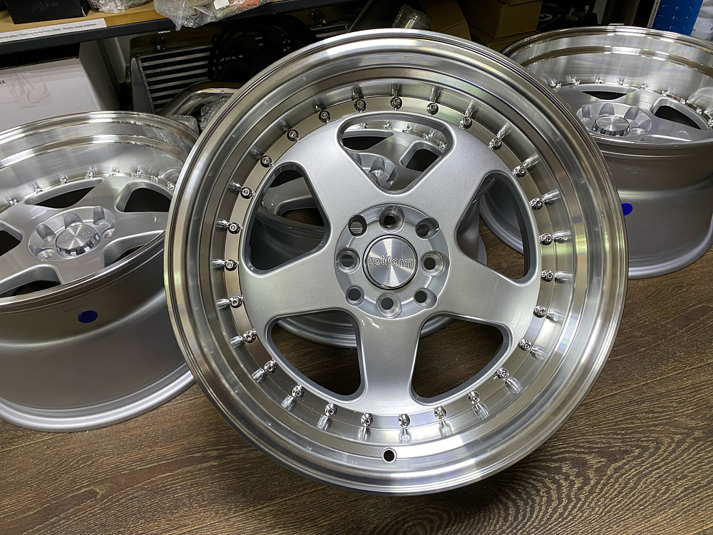 картинка Разноширокие диски Rotifrom R17 J9/j10 ET15/10 4X100/114.3 серебро от магазина  StreetTuning