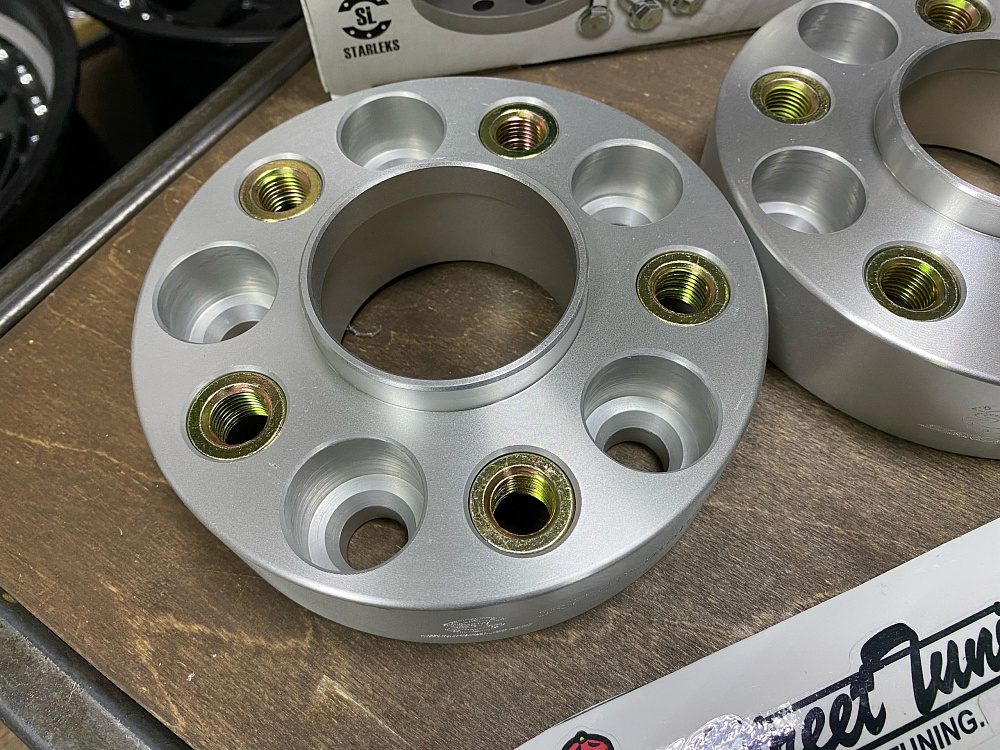 картинка Проставка Starleks 35 мм 5x112, FUT14x1.5 цо 66,6 Silver от магазина  StreetTuning