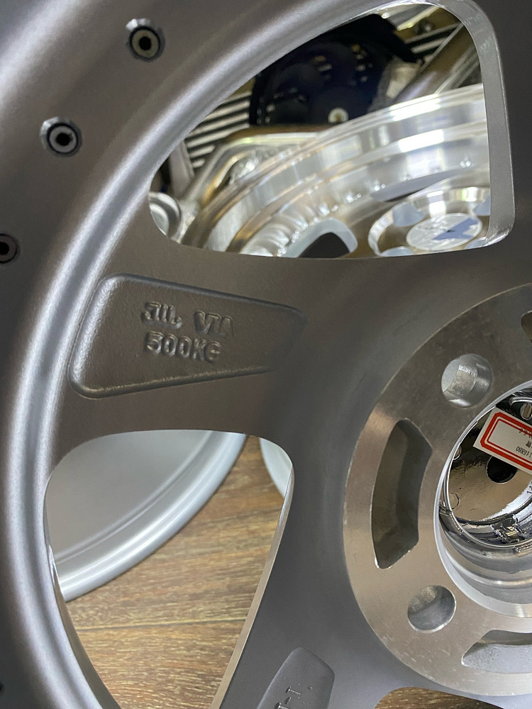 картинка Новые диски Rotiform TMB Flat R16 J8 ET25 4X100 серебро + полированная полка от магазина  StreetTuning