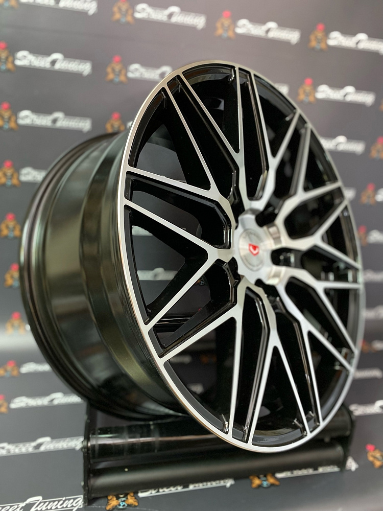 картинка Новые диски Vossen HF-2 R18 J8.5 ET35 5x114.3 Black+Silver от магазина  StreetTuning
