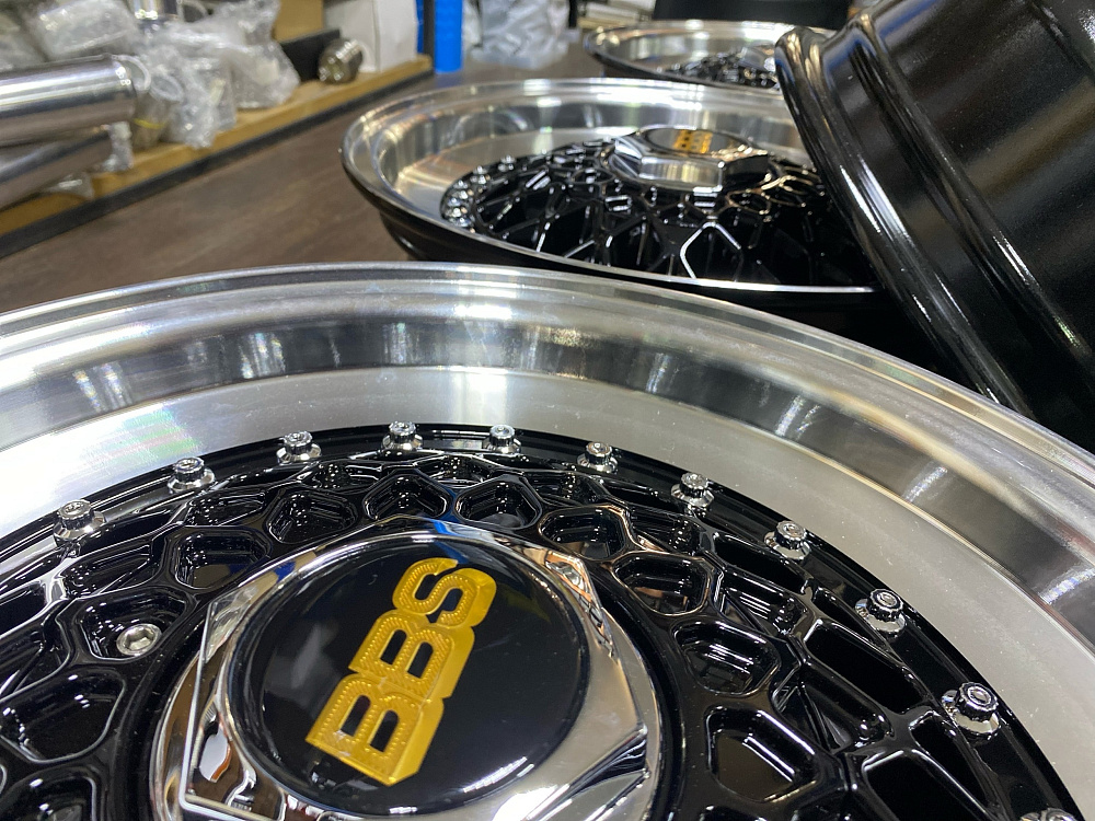 картинка Новые диски BBS RS R14 J6,5 ET25 4x100/4x114.3 черные с серебром от магазина  StreetTuning