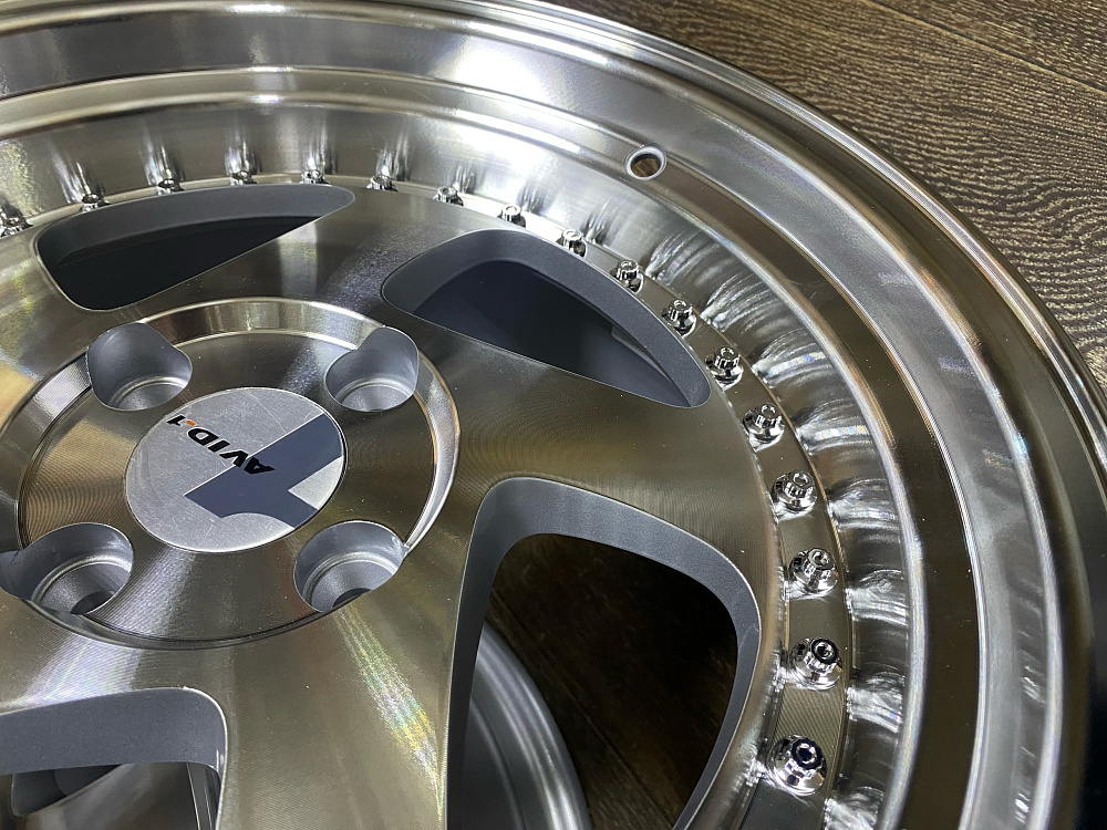 картинка Новые диски Rotiform TMB Flat R16 J8 ET25 4X100 серебро + полированная полка от магазина  StreetTuning