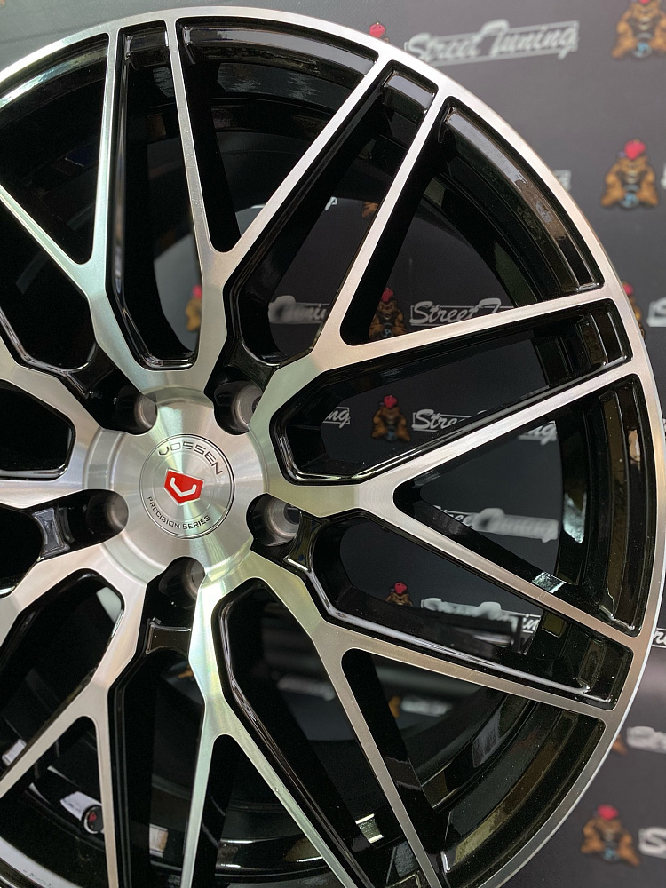 картинка Новые диски Vossen HF-2 R18 J8.5 ET35 5x114.3 Black+Silver от магазина  StreetTuning