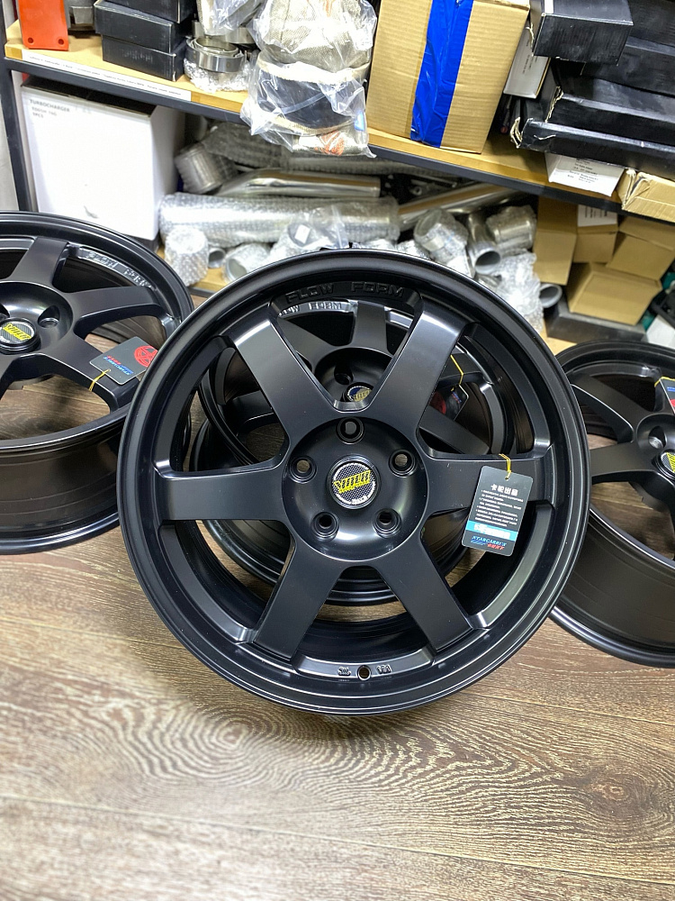 картинка Новые диски Rays TE37 R18 J8 ET35 5X120, черные матовые от магазина  StreetTuning