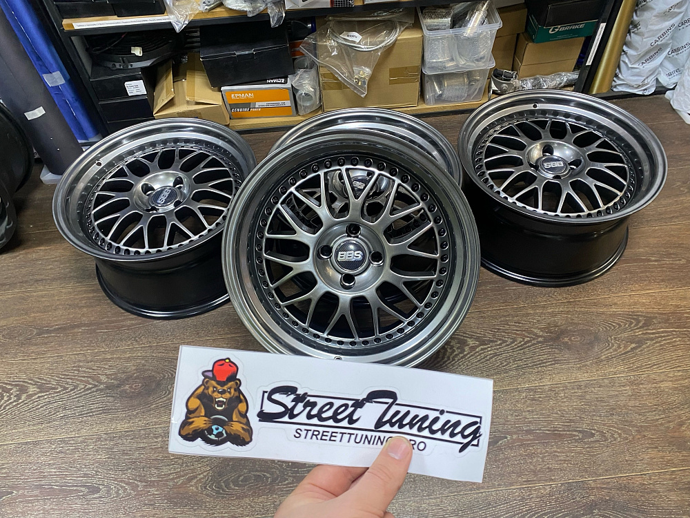 картинка Новые диски BBS LM R17 J8.5 ET30 4x100 Hyper Black от магазина  StreetTuning