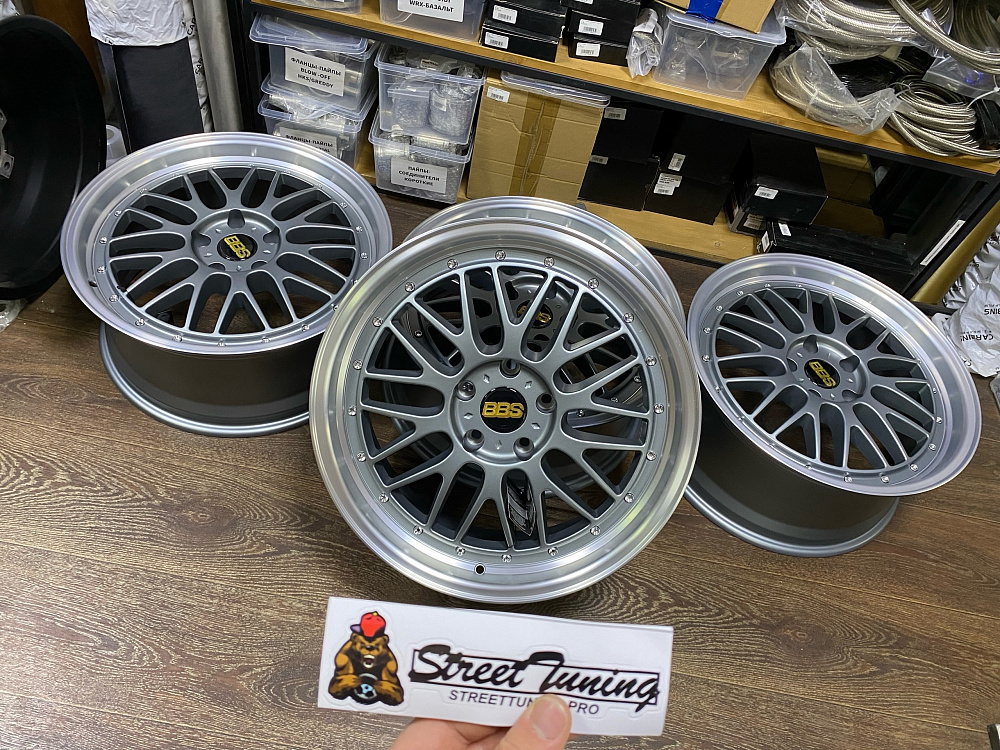 картинка Новые диски BBS LM R19 J8.5 ET35 5x120 Gunmetal от магазина  StreetTuning