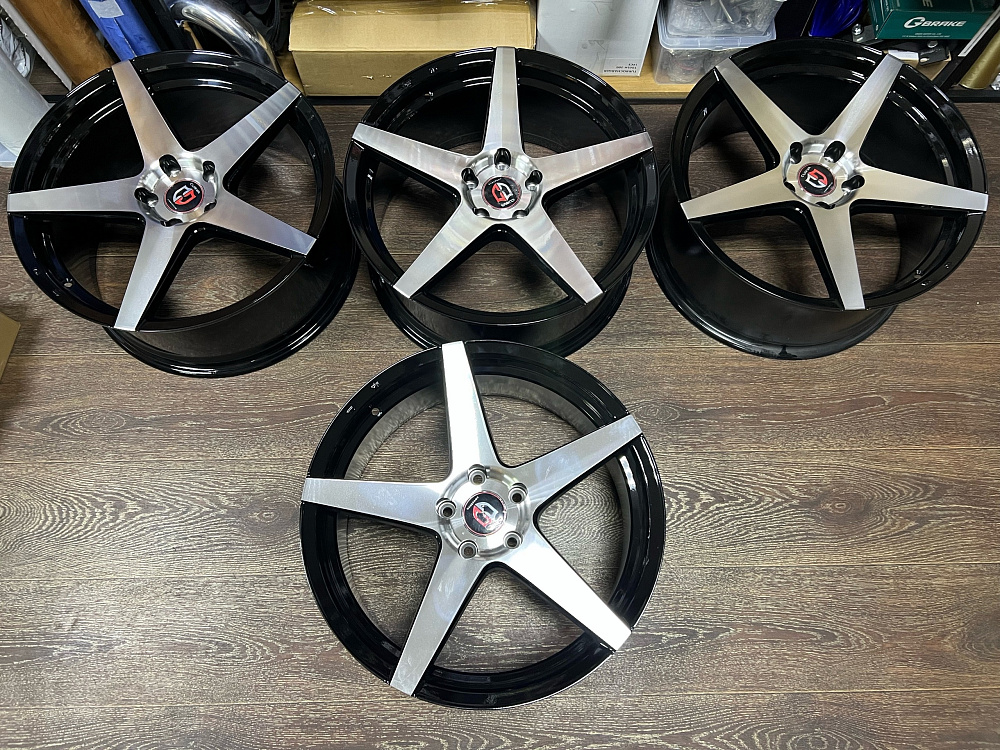 картинка Новые диски CURVA R19 J8.5 ET35 5X114.3 серебро + черный от магазина  StreetTuning