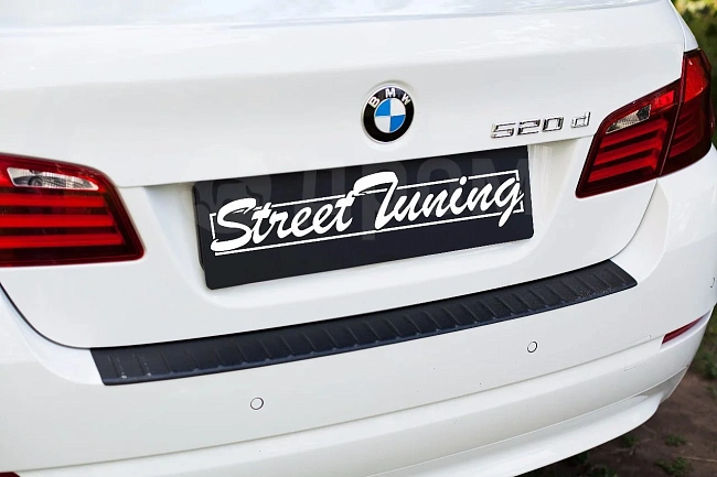 картинка Накладка на задний бампер BMW 5 седан 2010-2013 магазин  StreetTuning 