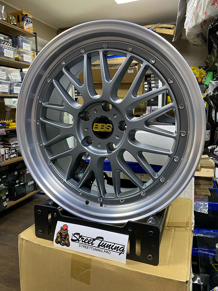 картинка Новые диски BBS LM R19 J8.5 ET35 5x120 Gunmetal от магазина  StreetTuning