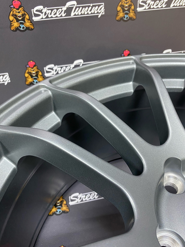 картинка Новые диски RAYS Gram Lights 57 Xtreme R18 J8.5 ET33 5x114.3 Gunmetal от магазина  StreetTuning