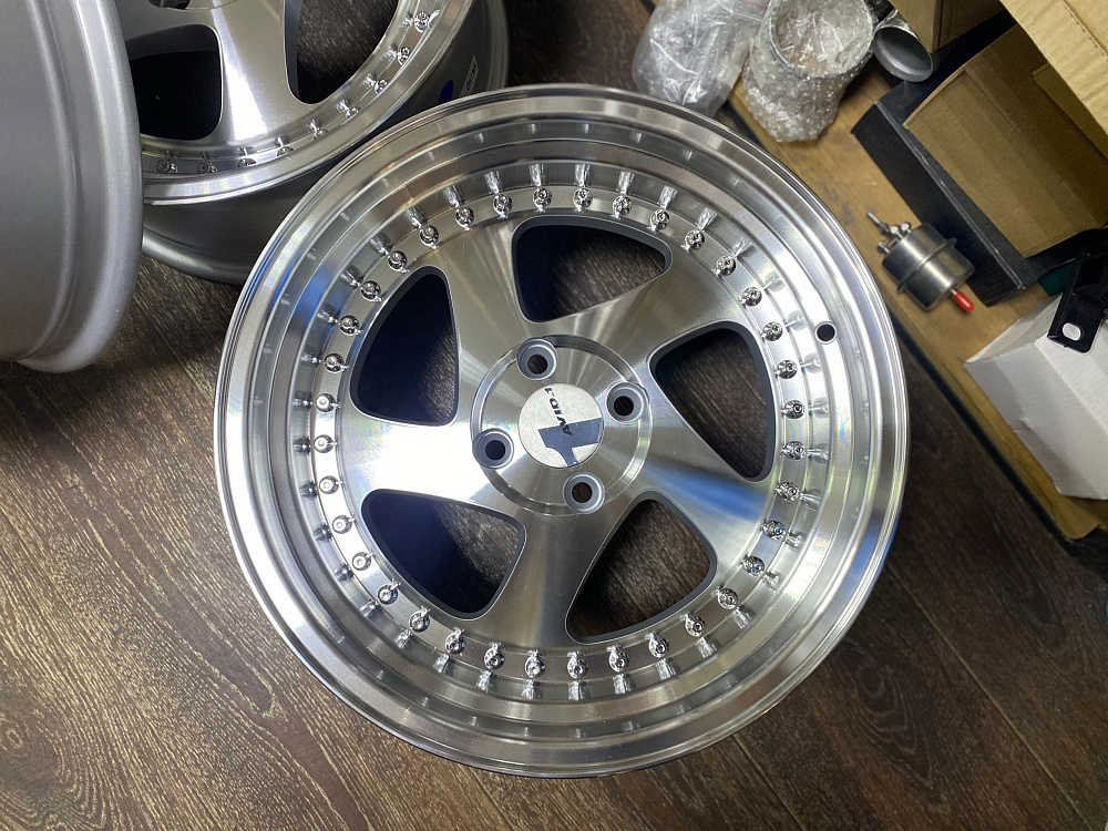 картинка Новые диски Rotiform TMB Flat R16 J8 ET25 4X100 серебро + полированная полка от магазина  StreetTuning