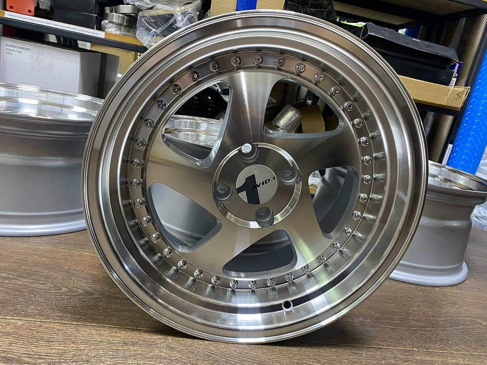 картинка Новые диски Rotiform TMB Flat R16 J8 ET25 4X100 серебро + полированная полка от магазина  StreetTuning