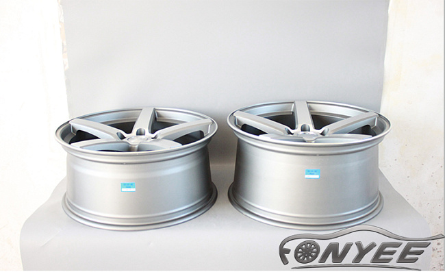 картинка Новые диски Vossen CV3 Replica R18 5X114,3 ET35 J8,5 серый мат + серебро магазин  StreetTuning 
