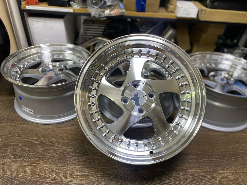 картинка Новые диски Rotiform TMB Flat R16 J8 ET25 4X100 серебро + полированная полка от магазина  StreetTuning