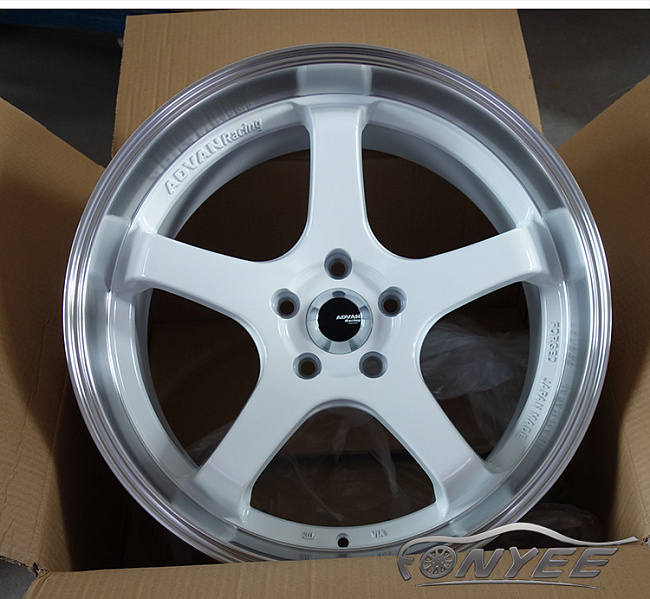 картинка Новые диски Advan GT R19 5x114,3 ET35 J9,5 белые магазин  StreetTuning 
