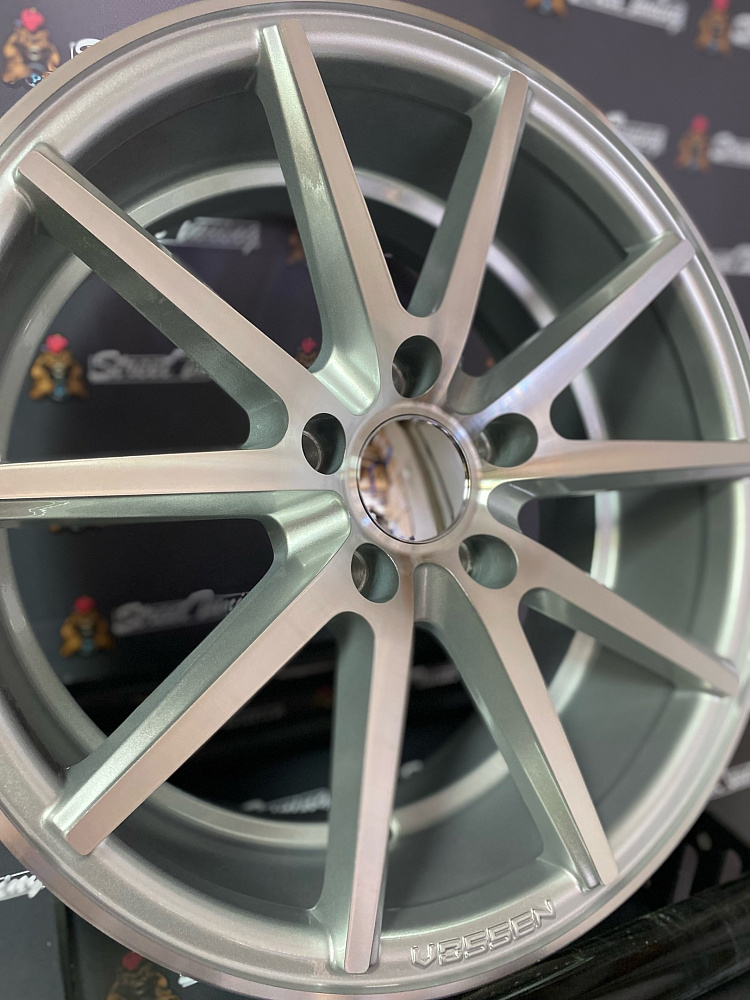 картинка Новые диски Vossen VFS1 R17 J7.5 ET30 5x114.3 Silver от магазина  StreetTuning