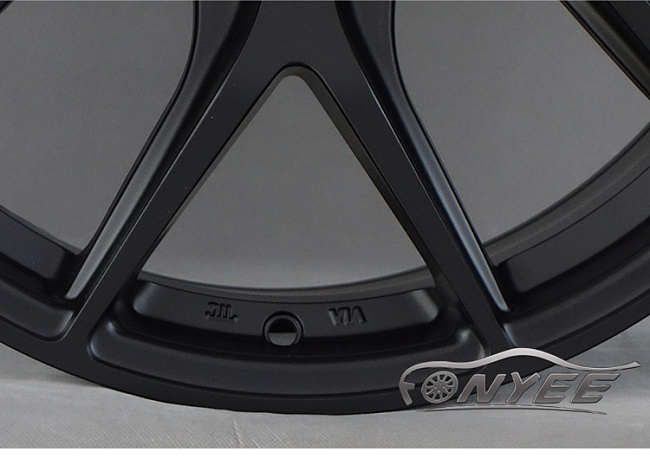 картинка Новые диски HRE P101 R18 5x114,3 ET35 J8,5 черные матовые магазин  StreetTuning 