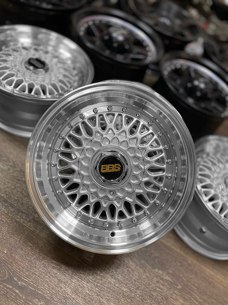 картинка Новые диски BBS RS R15 J7 ET25 4x100/108 серебро от магазина  StreetTuning